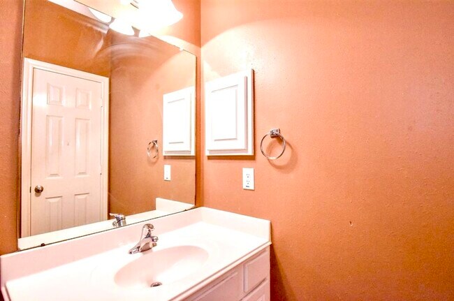 Building Photo - 26418 Meadow Dawn Ln