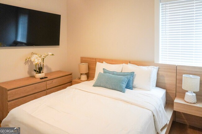 Building Photo - 68 Boulevard SE