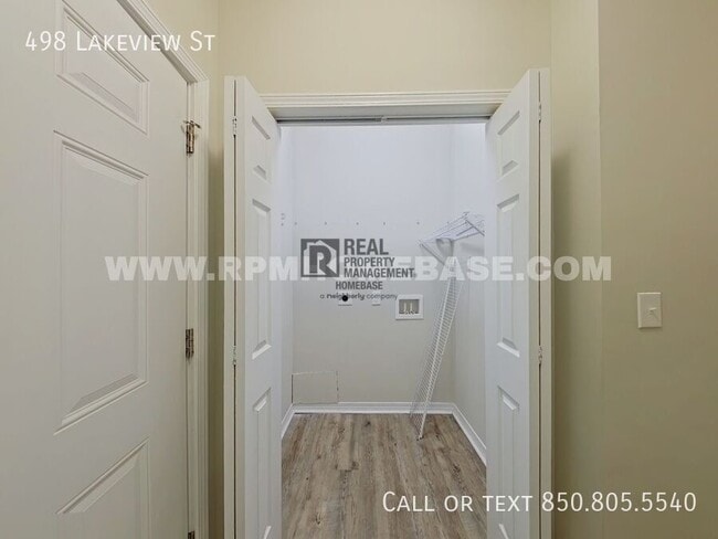 Building Photo - 498 Lakeview St
