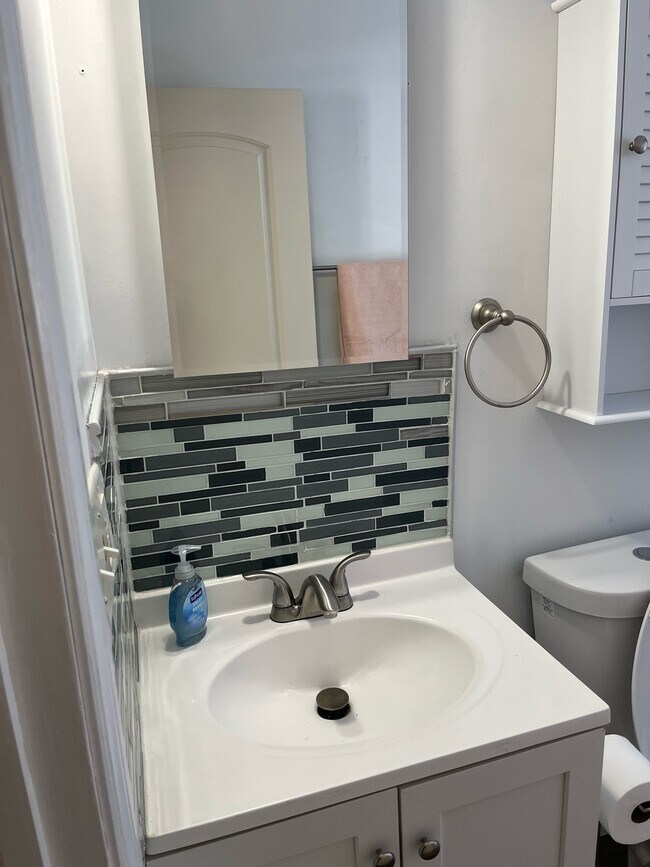 Building Photo - 8634 W Burleigh St