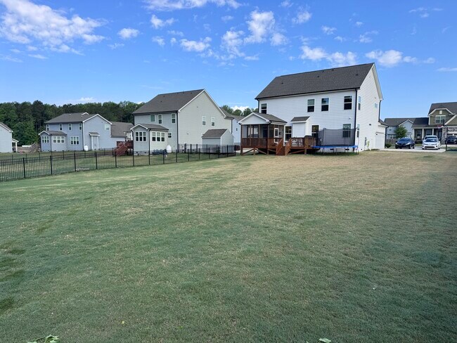 Building Photo - 1425 White Spruce Dr