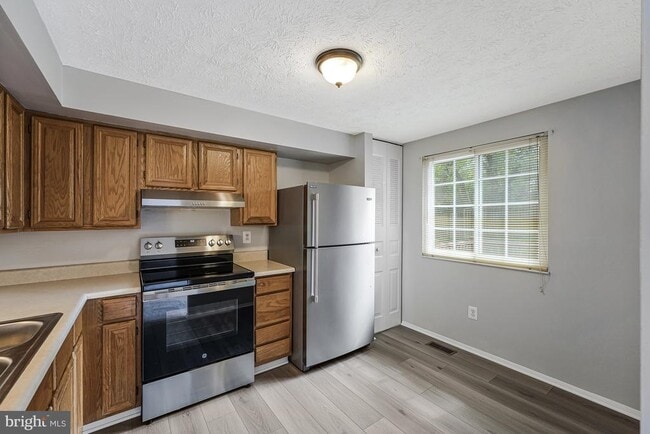 Building Photo - 8025 Tyson Oaks Cir