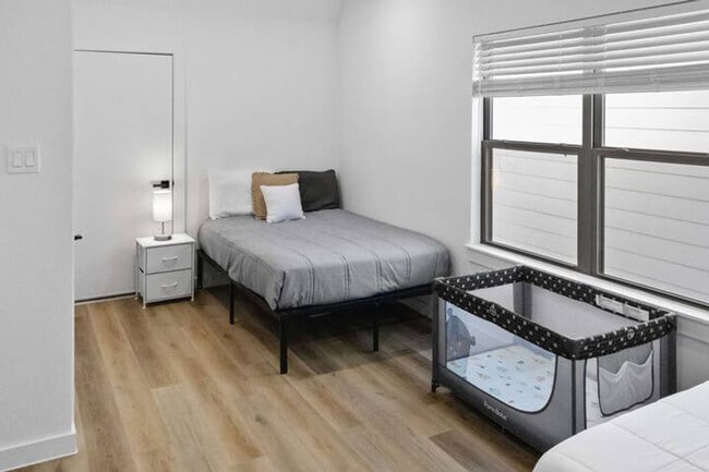 Building Photo - 6740 Peerless St