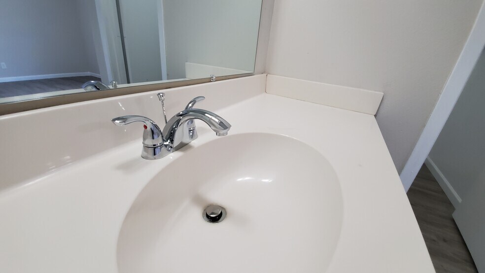 Building Photo - 2042 Magill St