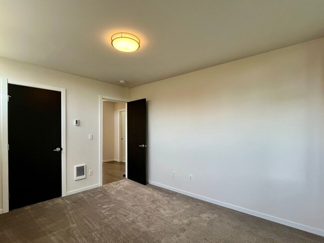 Building Photo - Charming Modern Stand-Alone Home in Ballar...