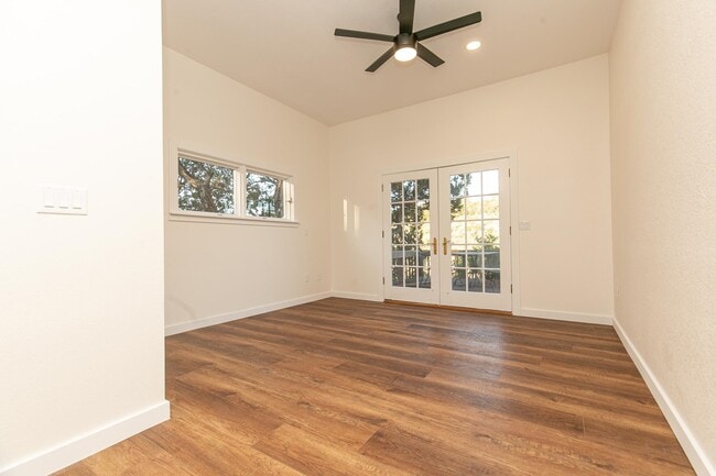Building Photo - 830 Los Escondidos Rd