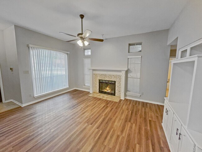 Building Photo - Charming 3 Bed, 2 Bath Home in Prime Fort ...