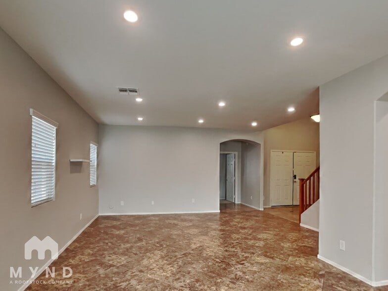 Building Photo - 3009 E Lynx Way