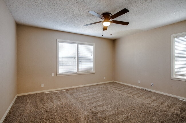 Building Photo - Pre-lease! Spacious 2 Bedroom with an extra room near Medical and TTU