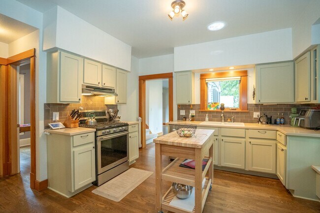 Building Photo - Charming 2-Bed, 2-Bath Loft Home in Old To...