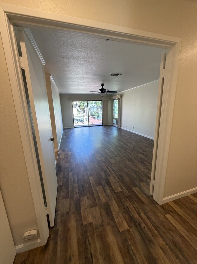 Building Photo - 113 Riverview Ct