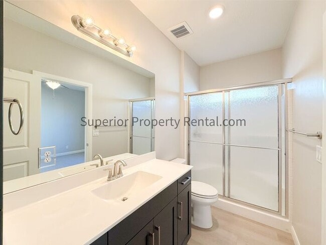 Building Photo - Gorgeous 3 bed, 3.5 bath 3 car garage home with views