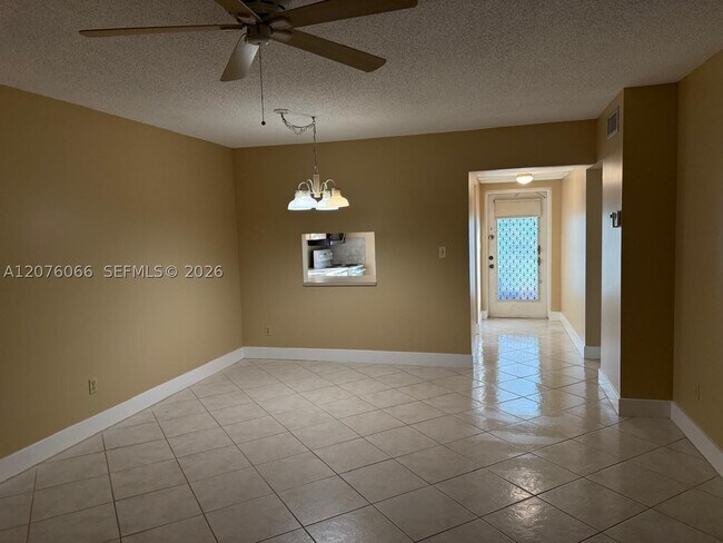 Building Photo - 7797 Golf Cir Dr
