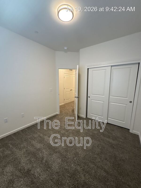 Building Photo - 735 S Pinkham St