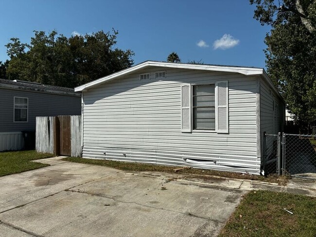 Primary Photo - 7621 Sunwood Dr