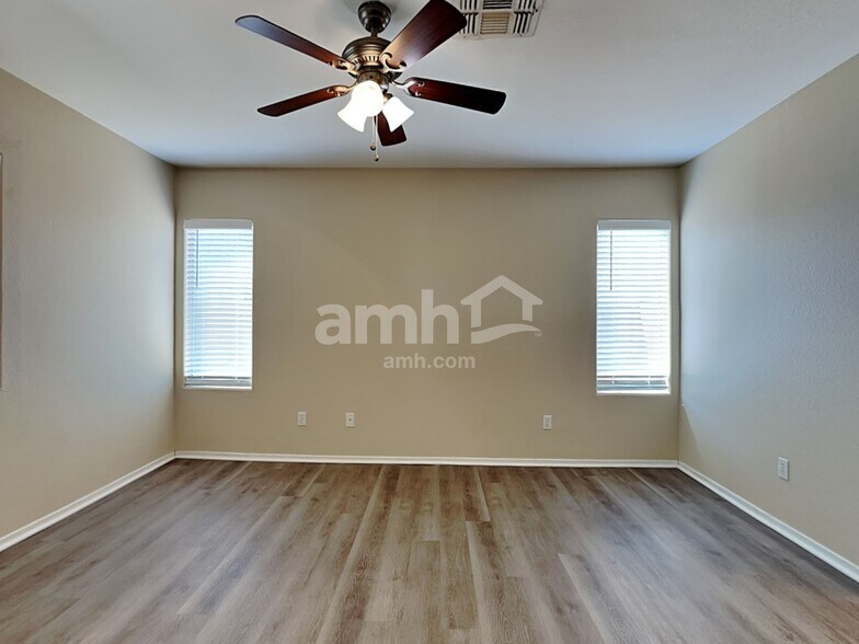 Building Photo - 6323 W Winslow Ave