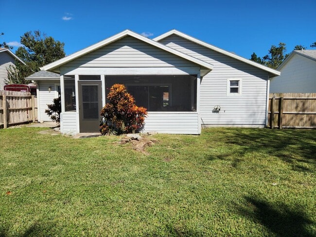 Building Photo - Spacious  2 Bedroom 2 Bathroom home Coming...