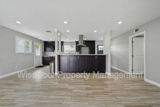 Building Photo - 387 E Nubia St