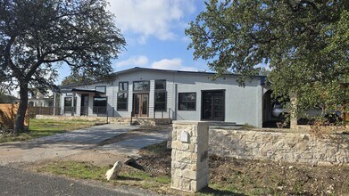 Building Photo - Renovated / Spacious Ranch Style Home in Lago Vista
