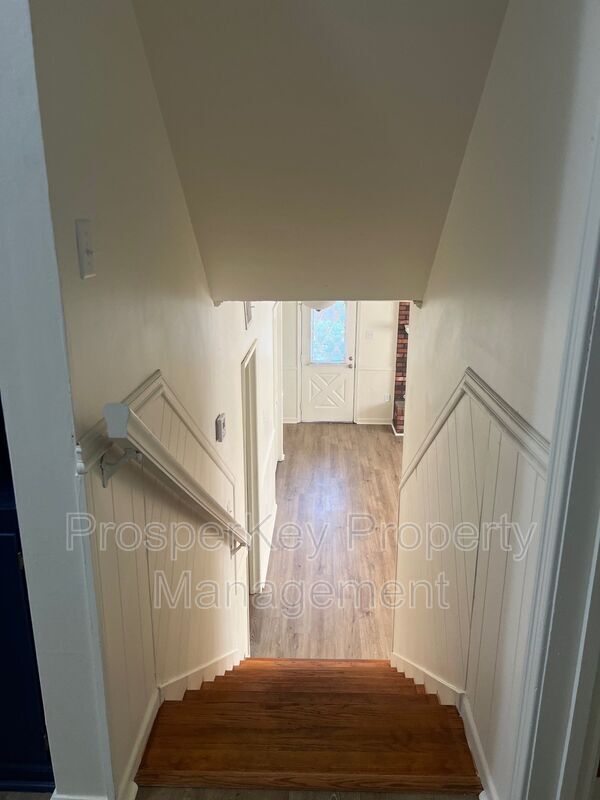 Building Photo - 706 Joryne Dr