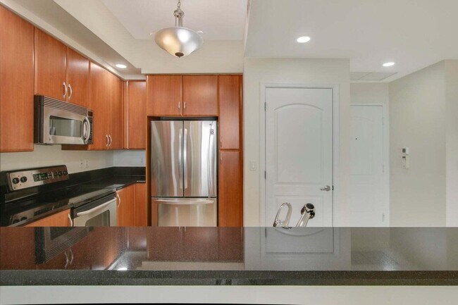 Building Photo - 801 S Olive Ave