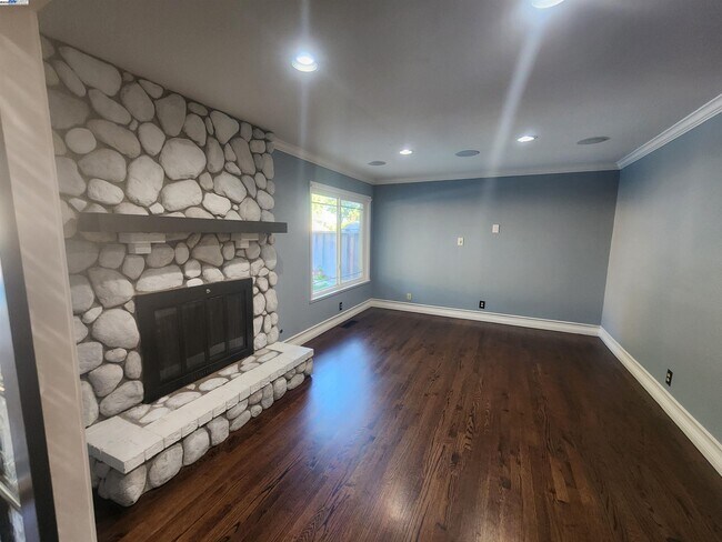 Building Photo - 1127 Mataro Ct