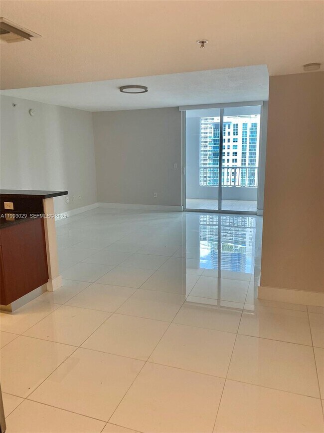 Building Photo - 170 SE 14th St