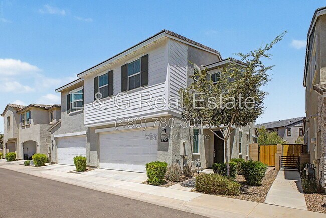 Building Photo - 2771 S Chippewa Dr