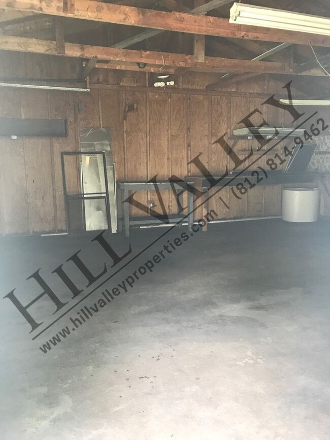 Building Photo - Four Bedroom, Two Bathroom Home