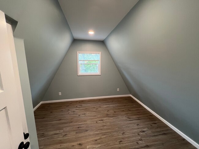 Building Photo - 12 Swiss Dr