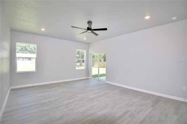 Building Photo - 4000 Garienda Ave