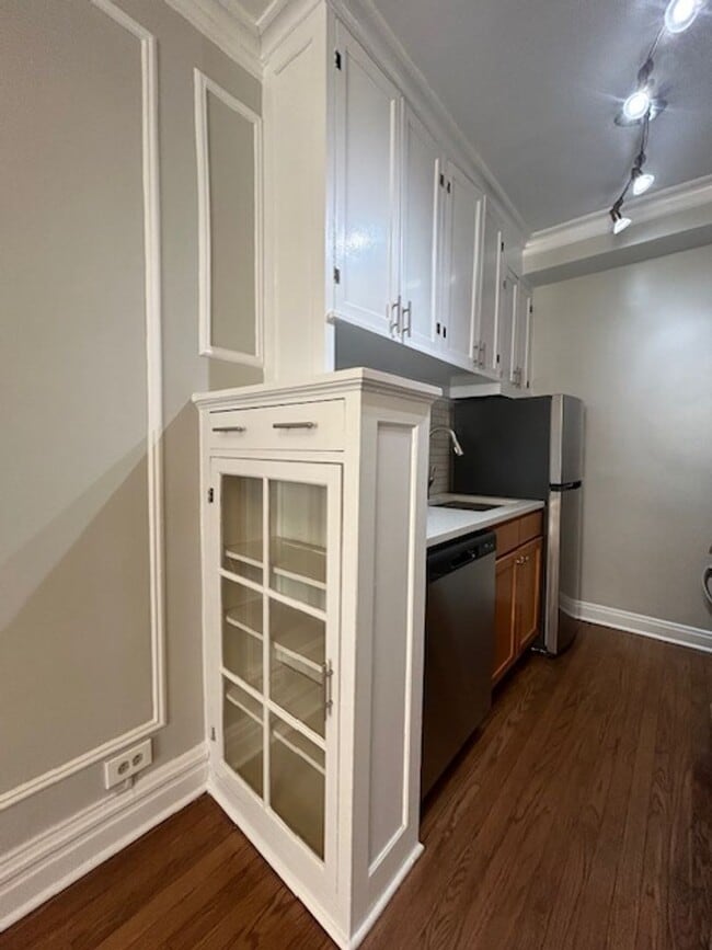 Building Photo - One Bedroom/One Bath in Historic Building ...