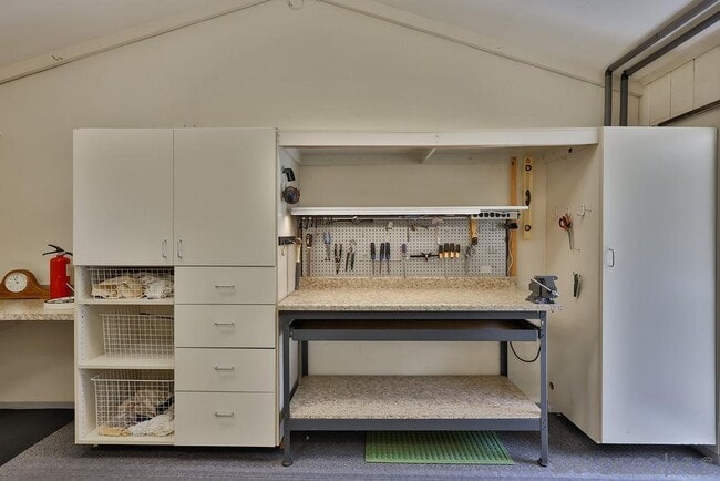 Building Photo - 4823 Hart Dr