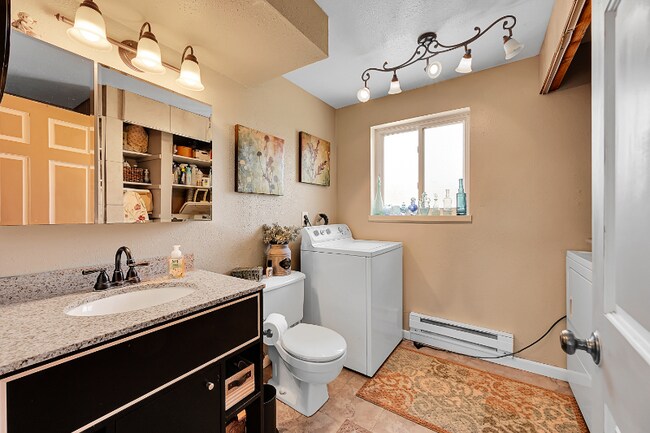 Building Photo - 10883 Fairfax Way