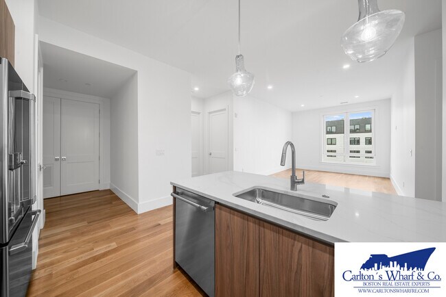 Building Photo - 218 Old Colony Ave