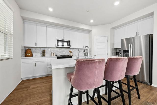 Building Photo - 40521 Melrose Dr