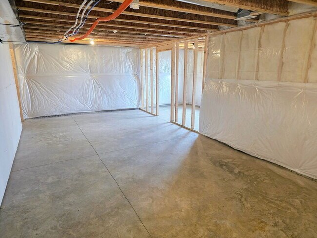 Building Photo - 655 NW Williamsburg Ln