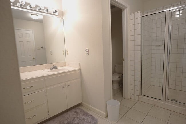 Building Photo - 3002 Carmel St