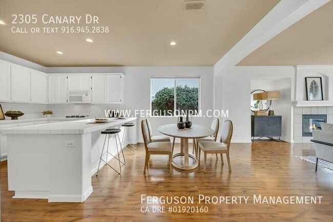 Building Photo - 2305 Canary Dr