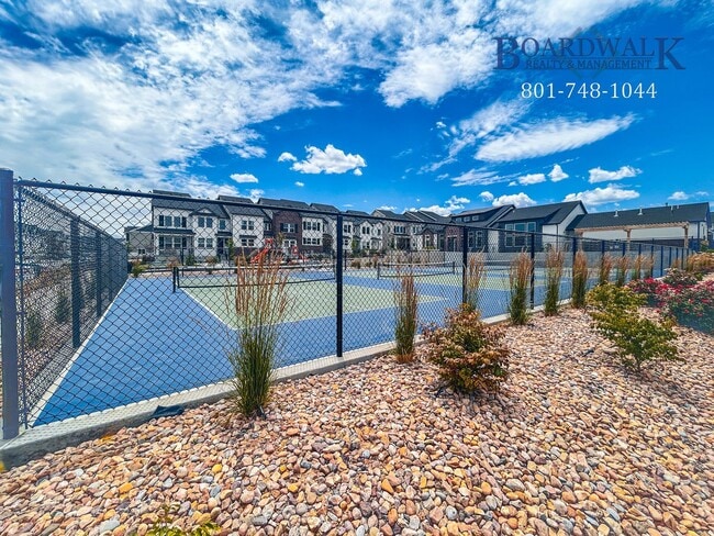 Building Photo - Spacious 3 bed in Quiet Community