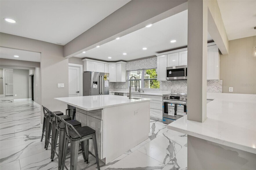 Building Photo - 2042 Craft Ln