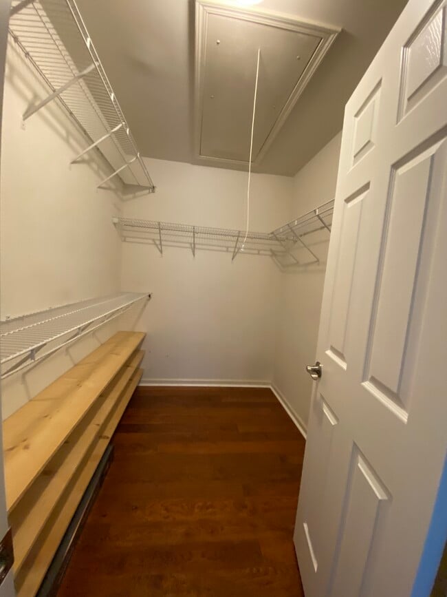 Building Photo - 1040 Bridgeport Way