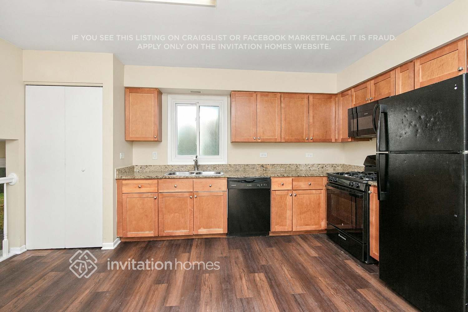 Building Photo - 22830 Lakeshore Dr