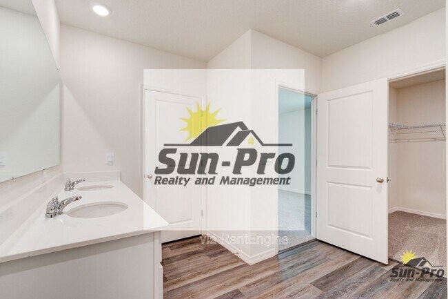 Building Photo - 4240 Acoma Dr