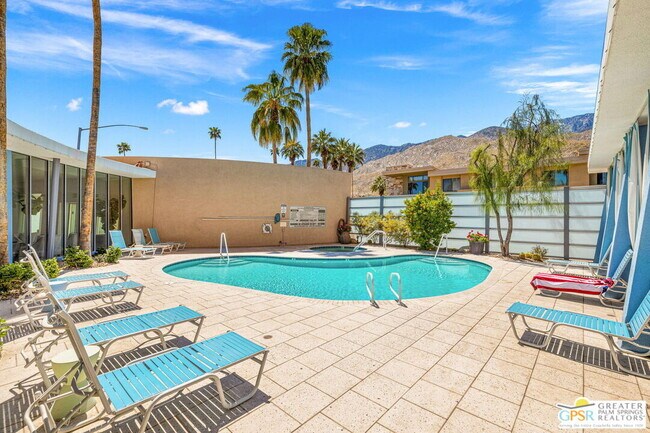 Building Photo - 930 E Palm Canyon Dr