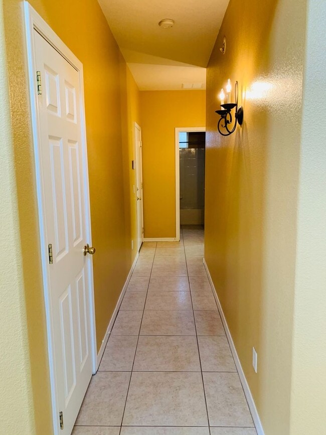 Building Photo - Beautiful Home In Rancho Sahuarita Located...