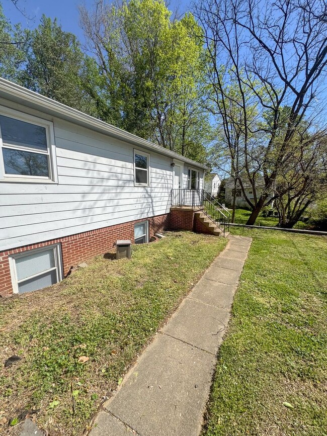 Building Photo - 107 Park Ln W