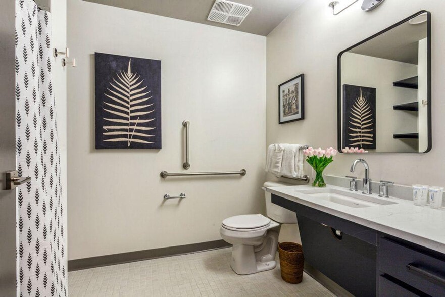 Building Photo - 611 Commerce St