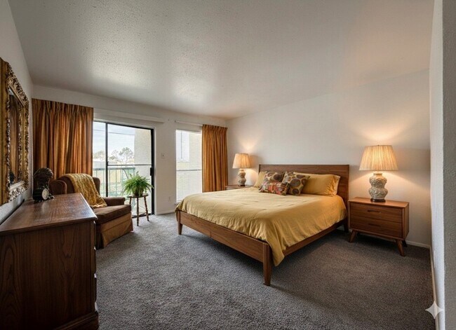 Building Photo - 2822 S Bartell Dr