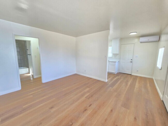 Building Photo - Charming 1-Bedroom, 1-Bathroom Detached Unit – Fully Remodeled!